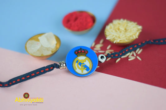 Stylish bracelet featuring the Real Madrid emblem design.
