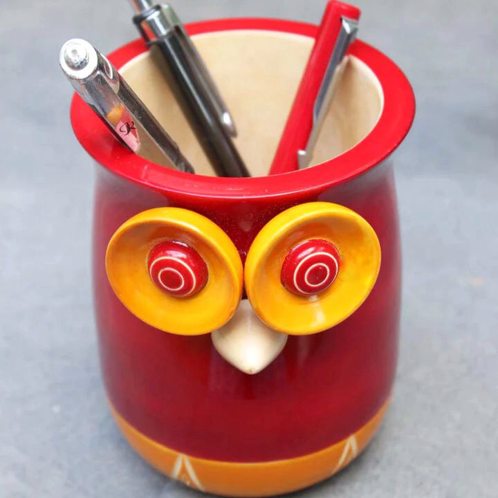 Table organizer in the shape of an owl. Comes in different colors. They are 100% handmade in Channapatna, India